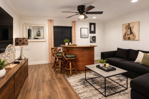 Villa ou maison à vendre à Miami, Floride: 2 chambres, 89 m2 № 2407795 - photo 2