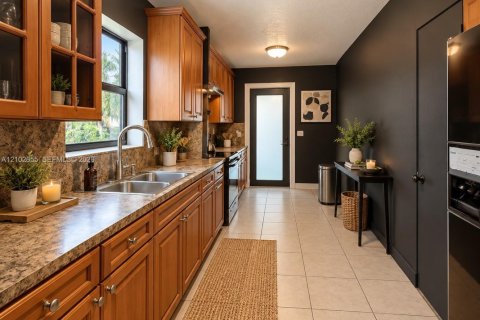 Villa ou maison à vendre à Miami, Floride: 2 chambres, 89 m2 № 2407795 - photo 4