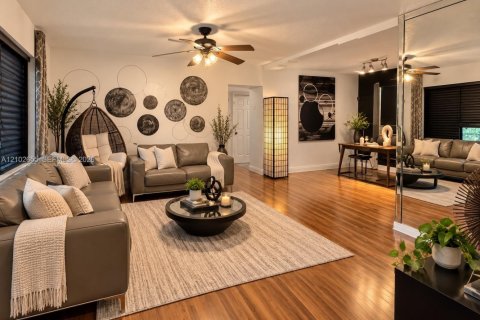 Villa ou maison à vendre à Miami, Floride: 2 chambres, 89 m2 № 2407795 - photo 3