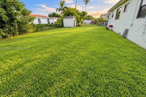 Villa ou maison à vendre à Miami, Floride: 2 chambres, 89 m2 № 2407795 - photo 5