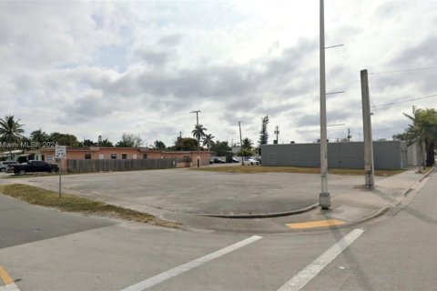 Commercial property in Dania Beach, Florida № 1706632 - photo 4