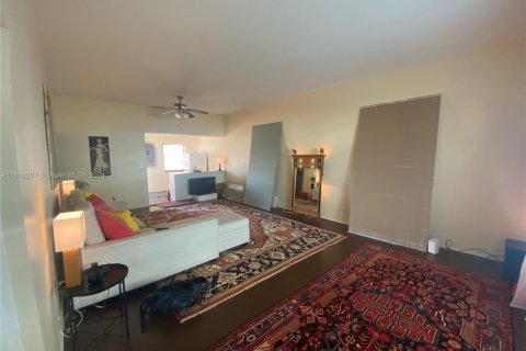 Commercial property in Dania Beach, Florida № 1706632 - photo 7