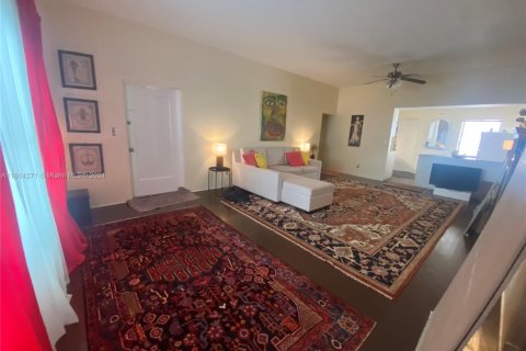 Commercial property in Dania Beach, Florida № 1706632 - photo 6