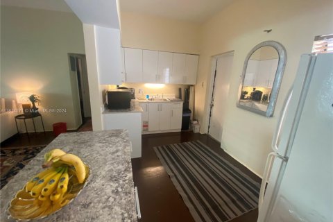 Commercial property in Dania Beach, Florida № 1706632 - photo 9