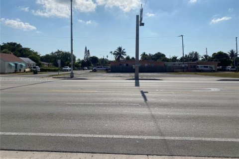 Commercial property in Dania Beach, Florida № 1706632 - photo 3