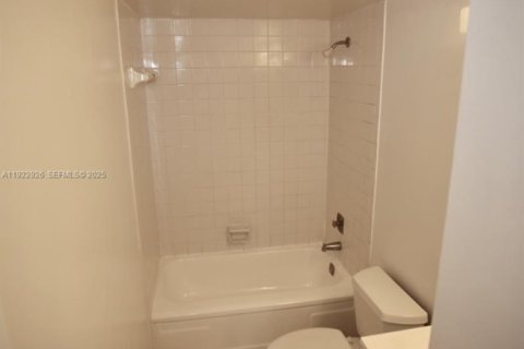 Copropriété à vendre à Deerfield Beach, Floride: 2 chambres, 119.84 m2 № 1976741 - photo 10