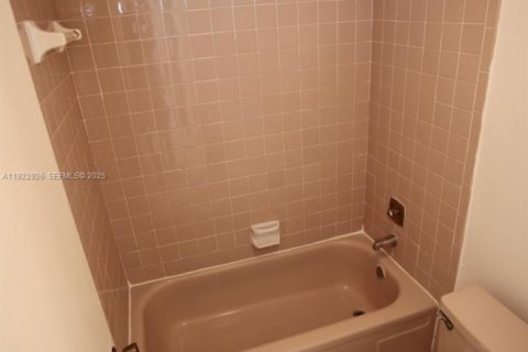 Copropriété à vendre à Deerfield Beach, Floride: 2 chambres, 119.84 m2 № 1976741 - photo 12