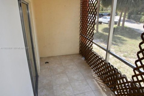 Copropriété à vendre à Deerfield Beach, Floride: 2 chambres, 119.84 m2 № 1976741 - photo 11