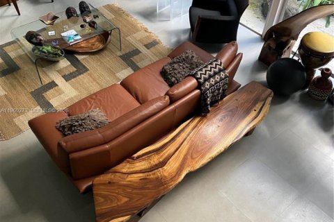 House in Miami, Florida 3 bedrooms, 165.55 sq.m. № 2022002 - photo 7