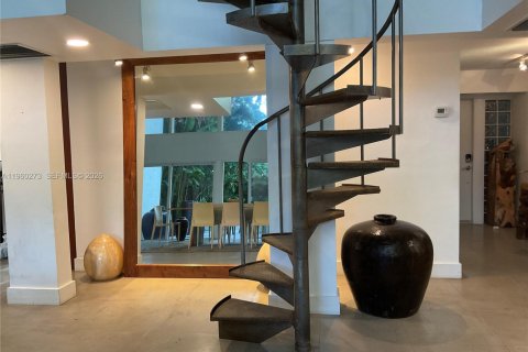 House in Miami, Florida 3 bedrooms, 165.55 sq.m. № 2022002 - photo 5