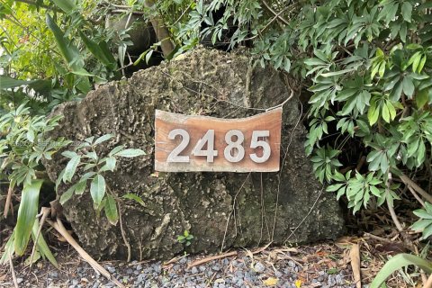 House in Miami, Florida 3 bedrooms, 165.55 sq.m. № 2022002 - photo 14