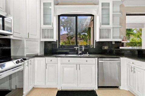 Villa ou maison à vendre à Weston, Floride: 6 chambres, 294.5 m2 № 2392022 - photo 18