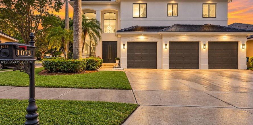Villa ou maison à Weston, Floride 6 chambres, 294.5 m2 № 2392022