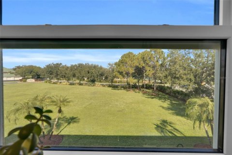 Condo in Lehigh Acres, Florida, 2 bedrooms  № 2420180 - photo 10