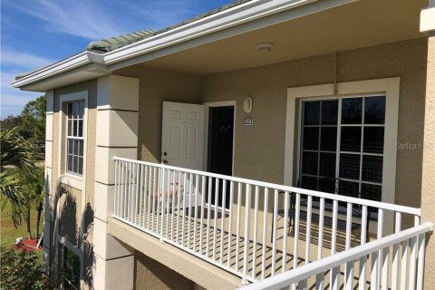 Condo in Lehigh Acres, Florida, 2 bedrooms  № 2420180 - photo 3