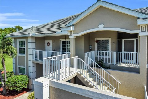Condo in Lehigh Acres, Florida, 2 bedrooms  № 2420180 - photo 2