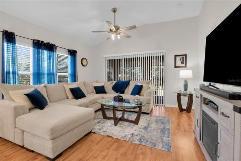 Condo in Lehigh Acres, Florida, 2 bedrooms  № 2420180 - photo 5