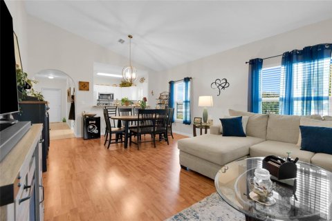Condo in Lehigh Acres, Florida, 2 bedrooms  № 2420180 - photo 12