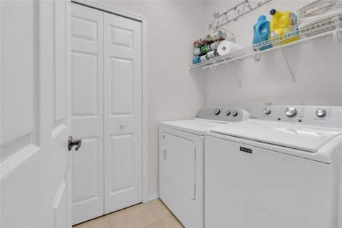 Condo in Lehigh Acres, Florida, 2 bedrooms  № 2420180 - photo 25