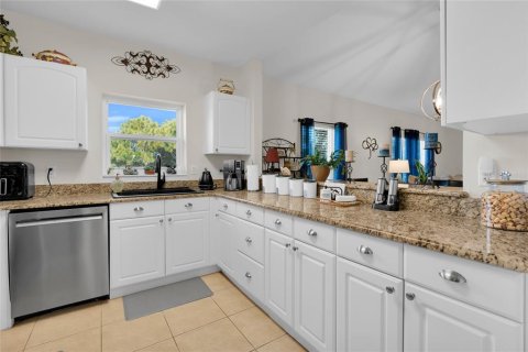 Condo in Lehigh Acres, Florida, 2 bedrooms  № 2420180 - photo 7