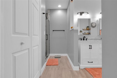 Condo in Lehigh Acres, Florida, 2 bedrooms  № 2420180 - photo 17