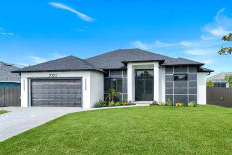 Villa ou maison à vendre à Cape Coral, Floride: 4 chambres, 161.19 m2 № 1951250 - photo 1