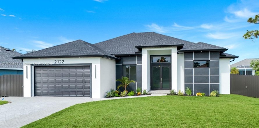 Villa ou maison à Cape Coral, Floride 4 chambres, 161.19 m2 № 1951250