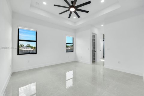 Villa ou maison à vendre à Cape Coral, Floride: 4 chambres, 161.19 m2 № 1951250 - photo 15