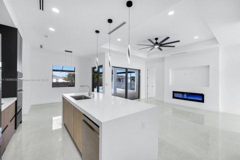 Villa ou maison à vendre à Cape Coral, Floride: 4 chambres, 161.19 m2 № 1951250 - photo 9