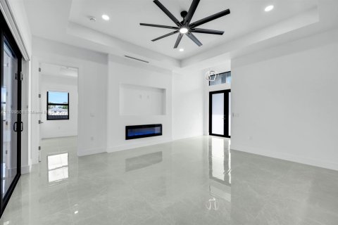 Villa ou maison à vendre à Cape Coral, Floride: 4 chambres, 161.19 m2 № 1951250 - photo 5