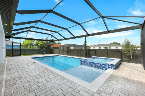 Villa ou maison à vendre à Cape Coral, Floride: 4 chambres, 161.19 m2 № 1951250 - photo 30