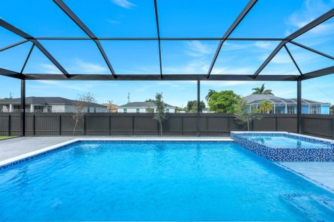 Villa ou maison à vendre à Cape Coral, Floride: 4 chambres, 161.19 m2 № 1951250 - photo 28
