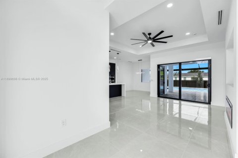 Villa ou maison à vendre à Cape Coral, Floride: 4 chambres, 161.19 m2 № 1951250 - photo 7