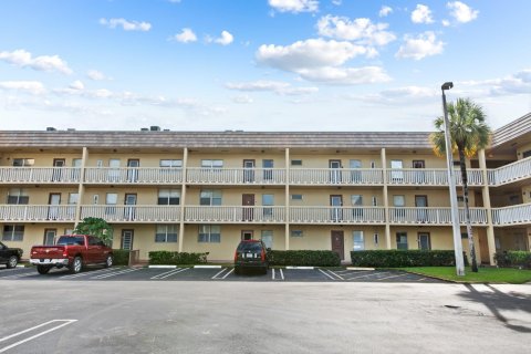 Купить кондоминиум в Тамарак, Флорида 1 спальня, 61.32м2, № 1076819 - фото 1