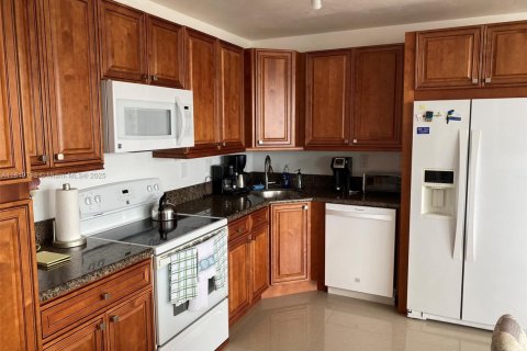 Condominio en alquiler en Hollywood, Florida, 1 dormitorio, 75.44 m2 № 1937613 - foto 2