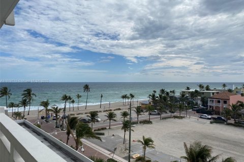 Condominio en alquiler en Hollywood, Florida, 1 dormitorio, 75.44 m2 № 1937613 - foto 6