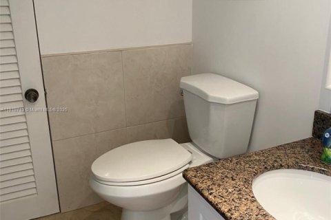 Condominio en alquiler en Hollywood, Florida, 1 dormitorio, 75.44 m2 № 1937613 - foto 9