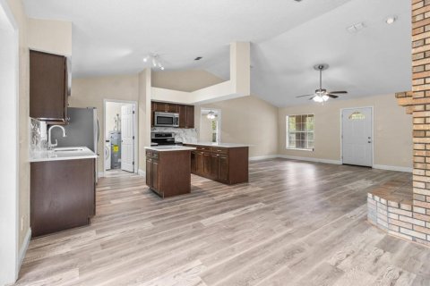 House in Floral City, Florida 3 bedrooms, 150.5 sq.m. № 1751724 - photo 11