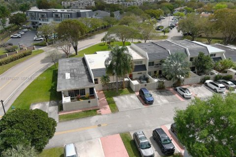 Снять в аренду таунхаус в Майами, Флорида 3 спальни, 140.65м2, № 2046246 - фото 23