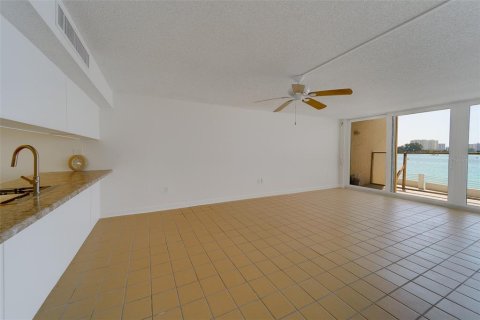 Condo in Clearwater, Florida, 2 bedrooms  № 2210890 - photo 13