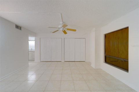 Condo in Clearwater, Florida, 2 bedrooms  № 2210890 - photo 25