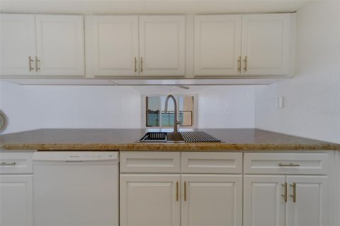 Condo in Clearwater, Florida, 2 bedrooms  № 2210890 - photo 22