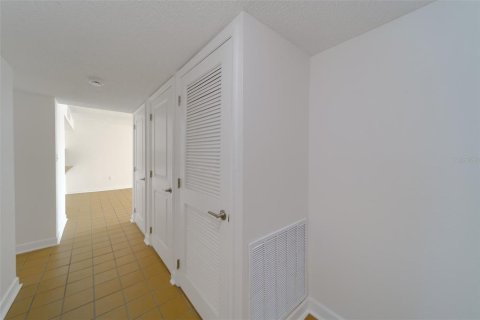 Condo in Clearwater, Florida, 2 bedrooms  № 2210890 - photo 10
