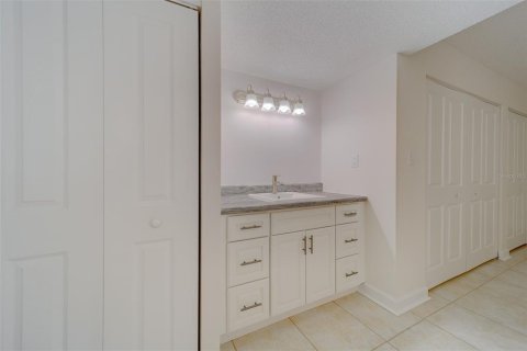 Condo in Clearwater, Florida, 2 bedrooms  № 2210890 - photo 29