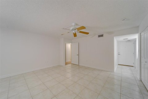 Condo in Clearwater, Florida, 2 bedrooms  № 2210890 - photo 26