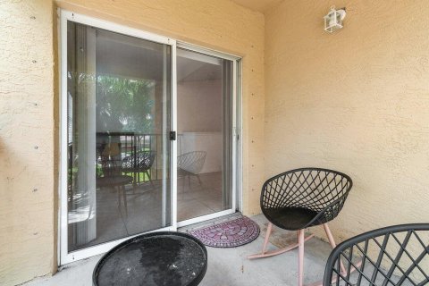 Condominio en alquiler en Royal Palm Beach, Florida, 2 dormitorios, 97.36 m2 № 1188442 - foto 1