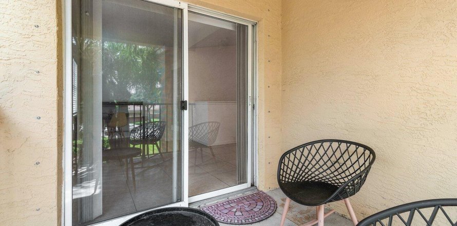 Condominio en Royal Palm Beach, Florida, 2 dormitorios № 1188442