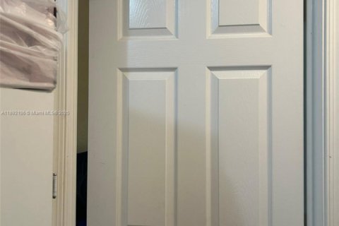 Townhouse in Miramar, Florida 3 bedrooms, 147.34 sq.m. № 1944178 - photo 21