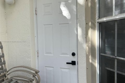 Townhouse in Miramar, Florida 3 bedrooms, 147.34 sq.m. № 1944178 - photo 25