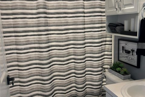 Townhouse in Miramar, Florida 3 bedrooms, 147.34 sq.m. № 1944178 - photo 12